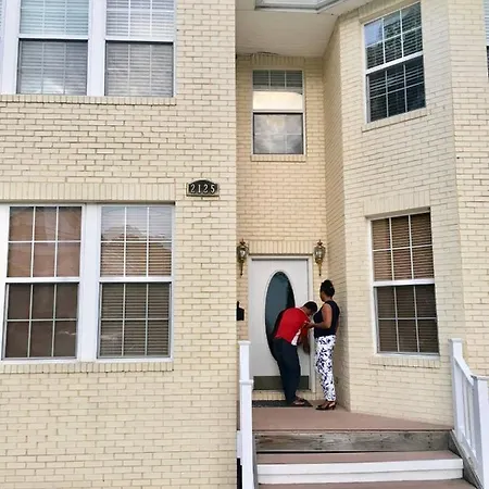 Monroe - Naz Nest Apartment